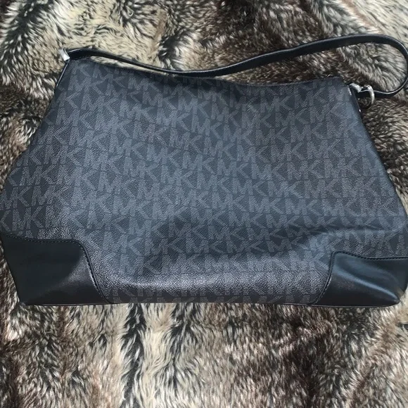 Michael Kors Signature Black/Grey Shoulder Bag - Picture 3 of 9